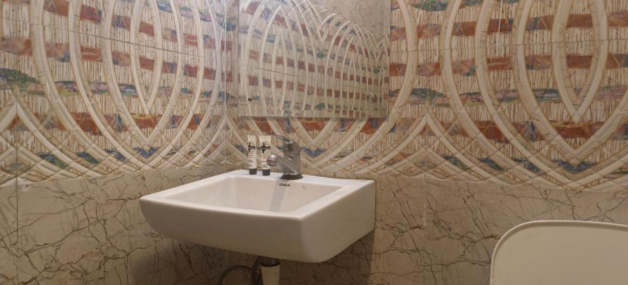 Airport Hotel Prince Palace By Byobhotels New Delhi Eksteriør billede